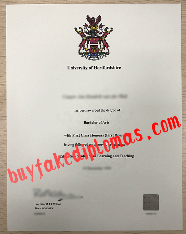 University-of-Hertfordshire-Diploma-d.png